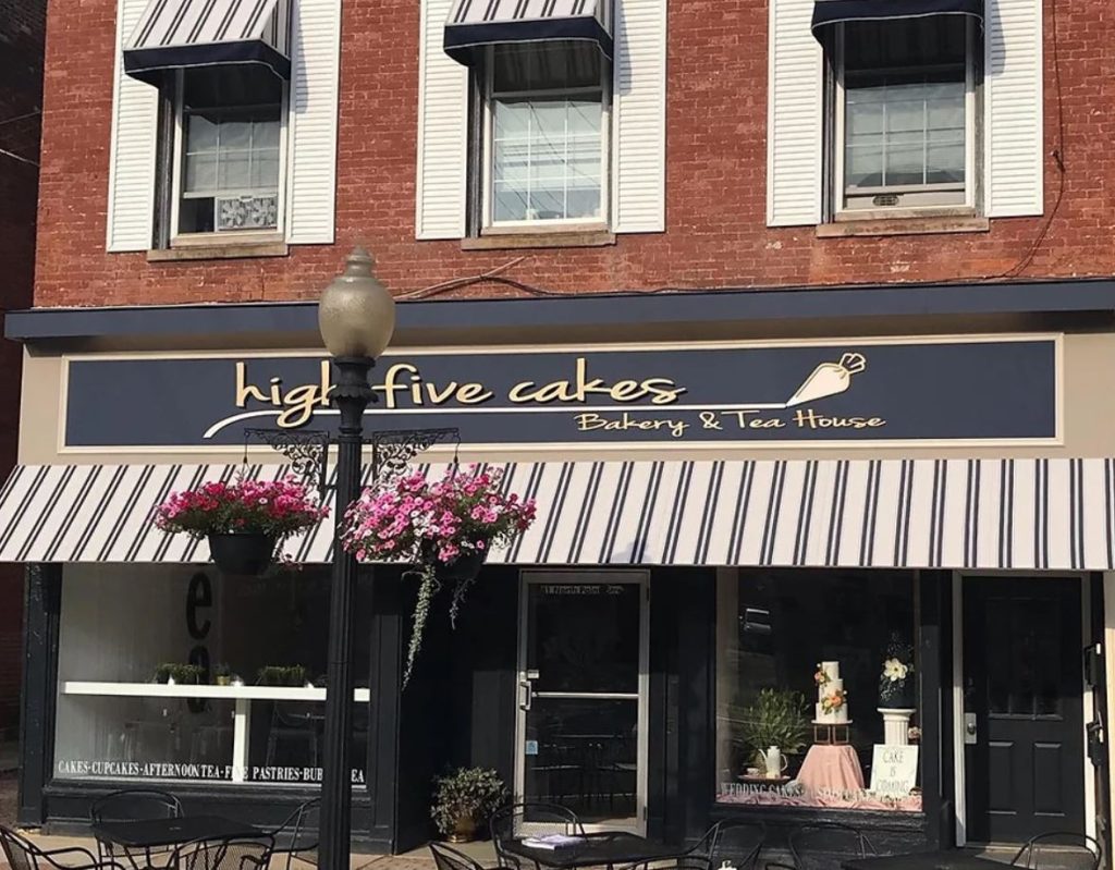 Front entrance of High Five Cakes in Ohio.