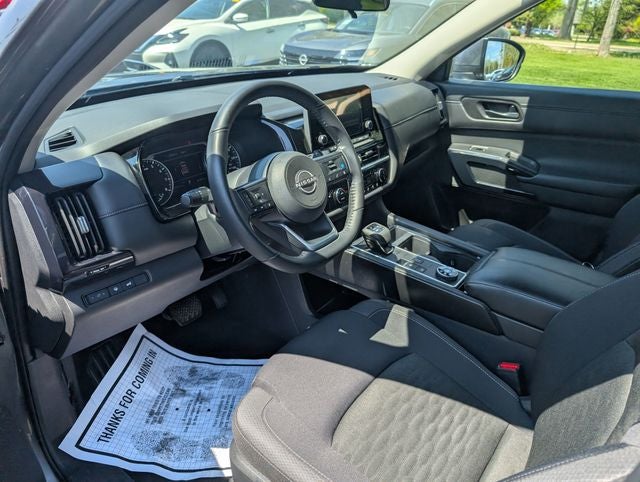 2025 Nissan Pathfinder SV