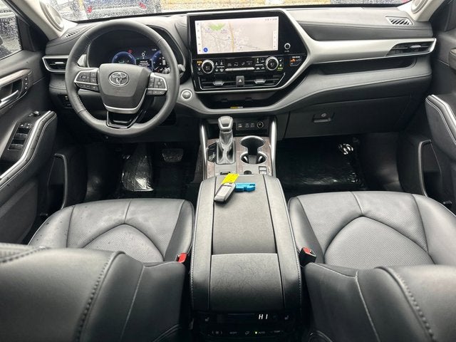 2025 Toyota Highlander Hybrid Platinum