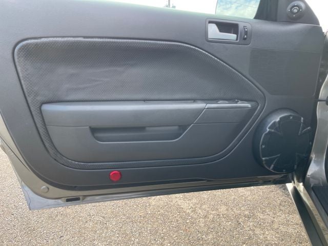 2005 Ford Mustang GT Deluxe