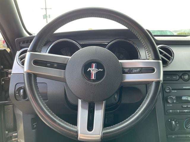 2005 Ford Mustang GT Deluxe