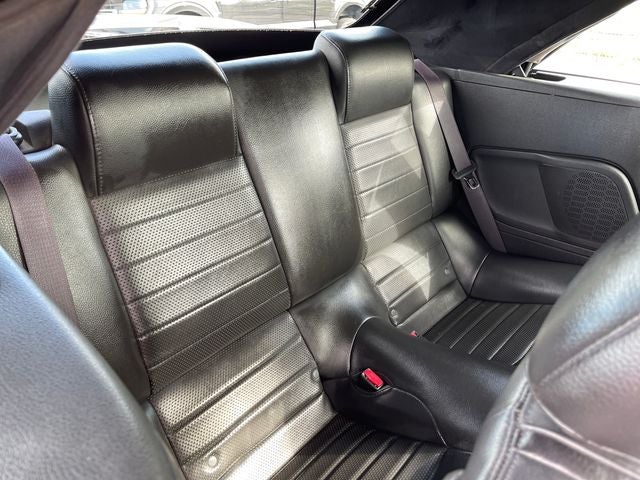 2005 Ford Mustang GT Deluxe