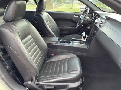 2005 Ford Mustang GT Deluxe