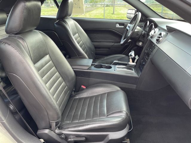 2005 Ford Mustang GT Deluxe