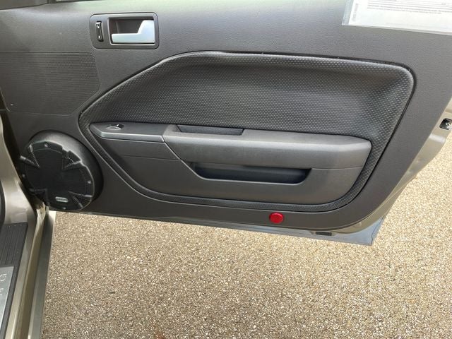 2005 Ford Mustang GT Deluxe