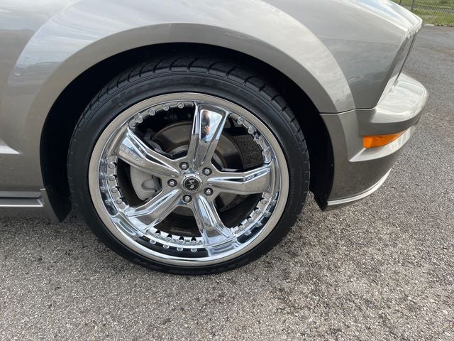 2005 Ford Mustang GT Deluxe