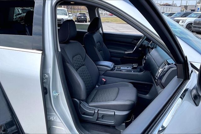 2025 Nissan Pathfinder S