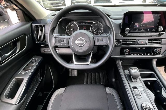 2025 Nissan Pathfinder S