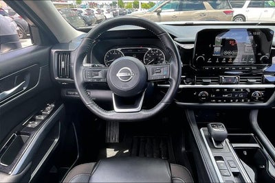 2025 Nissan Pathfinder SL