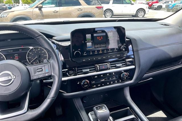 2025 Nissan Pathfinder SL