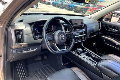 2025 Nissan Pathfinder Platinum