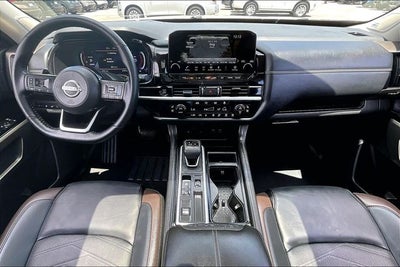 2025 Nissan Pathfinder Platinum