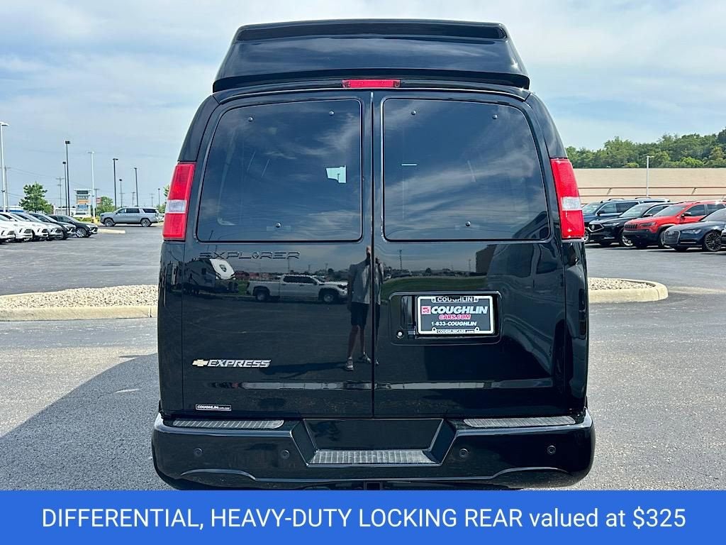 2025 Chevrolet Express Cargo WT