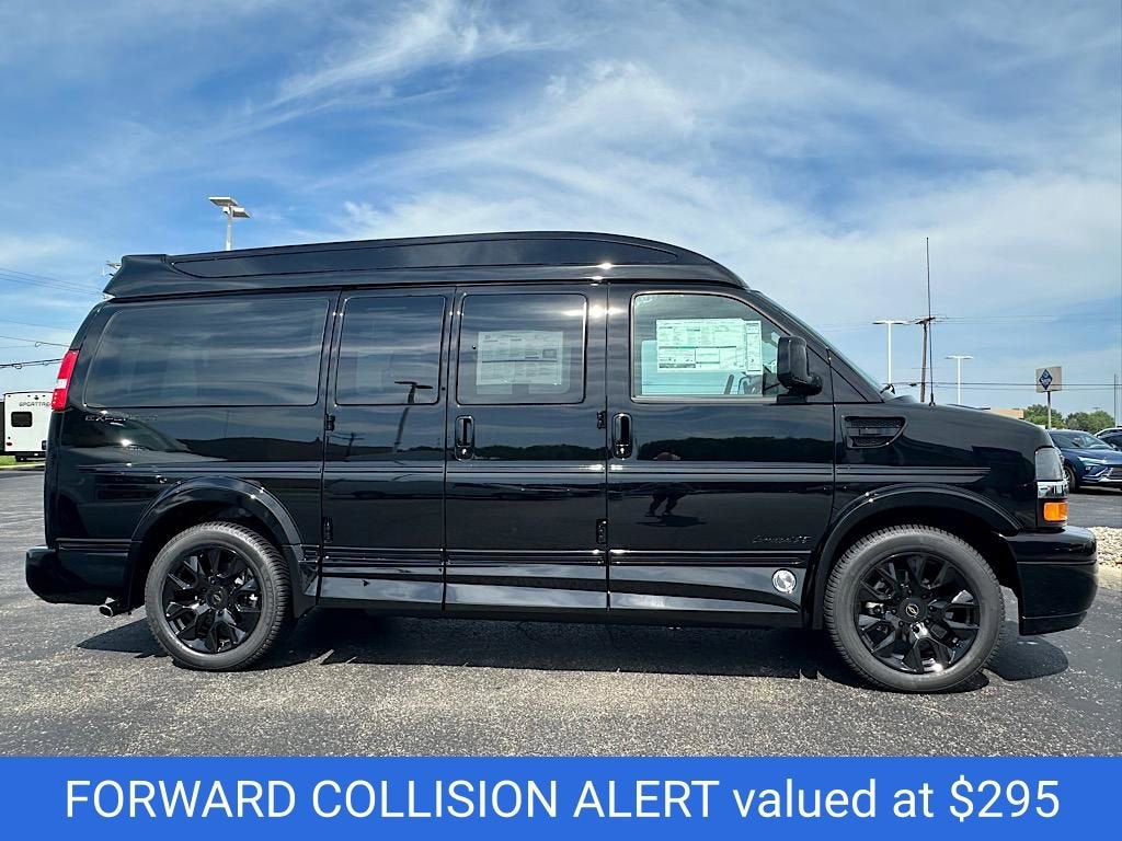 2025 Chevrolet Express Cargo WT