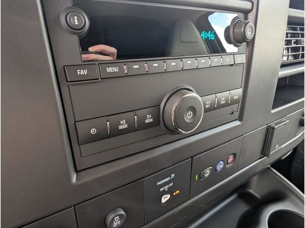 2025 Chevrolet Express Cargo WT