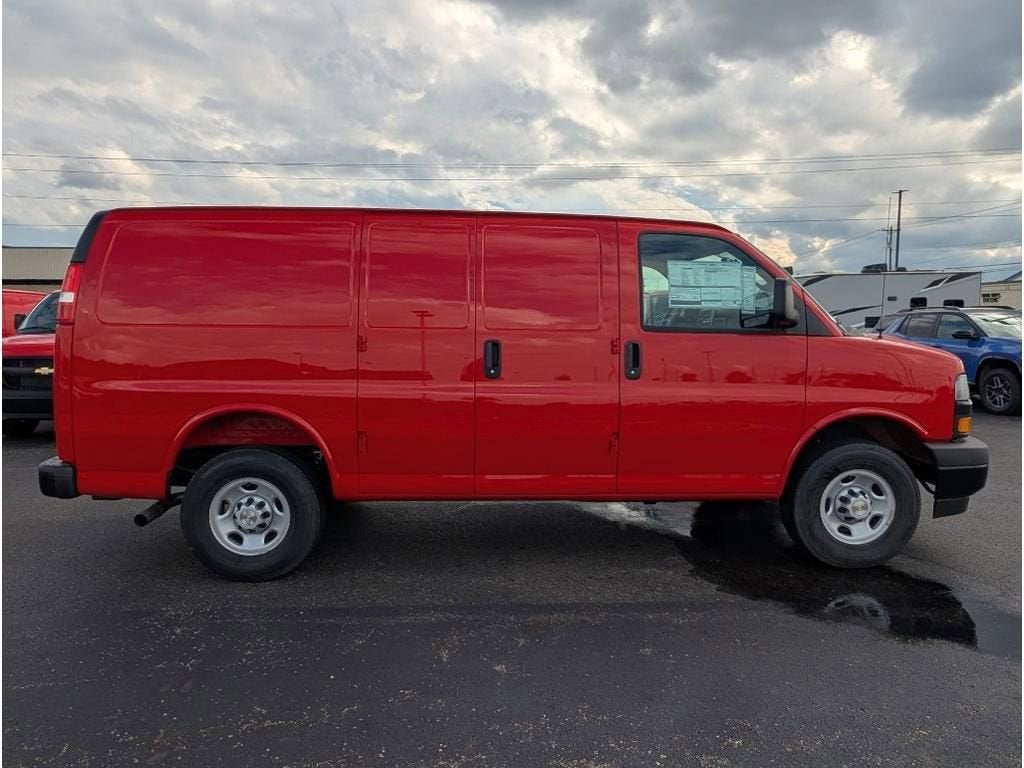 2025 Chevrolet Express Cargo WT