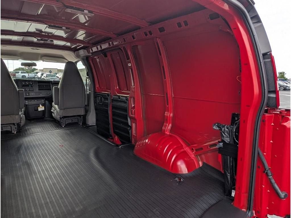 2025 Chevrolet Express Cargo WT