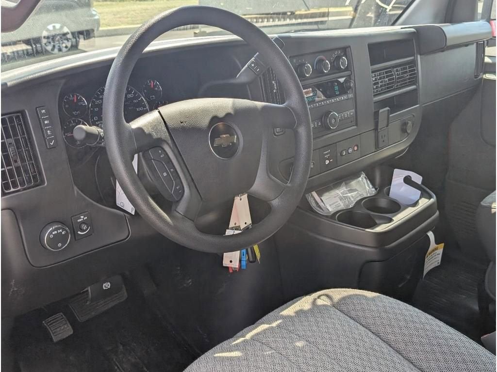 2025 Chevrolet Express Cargo WT