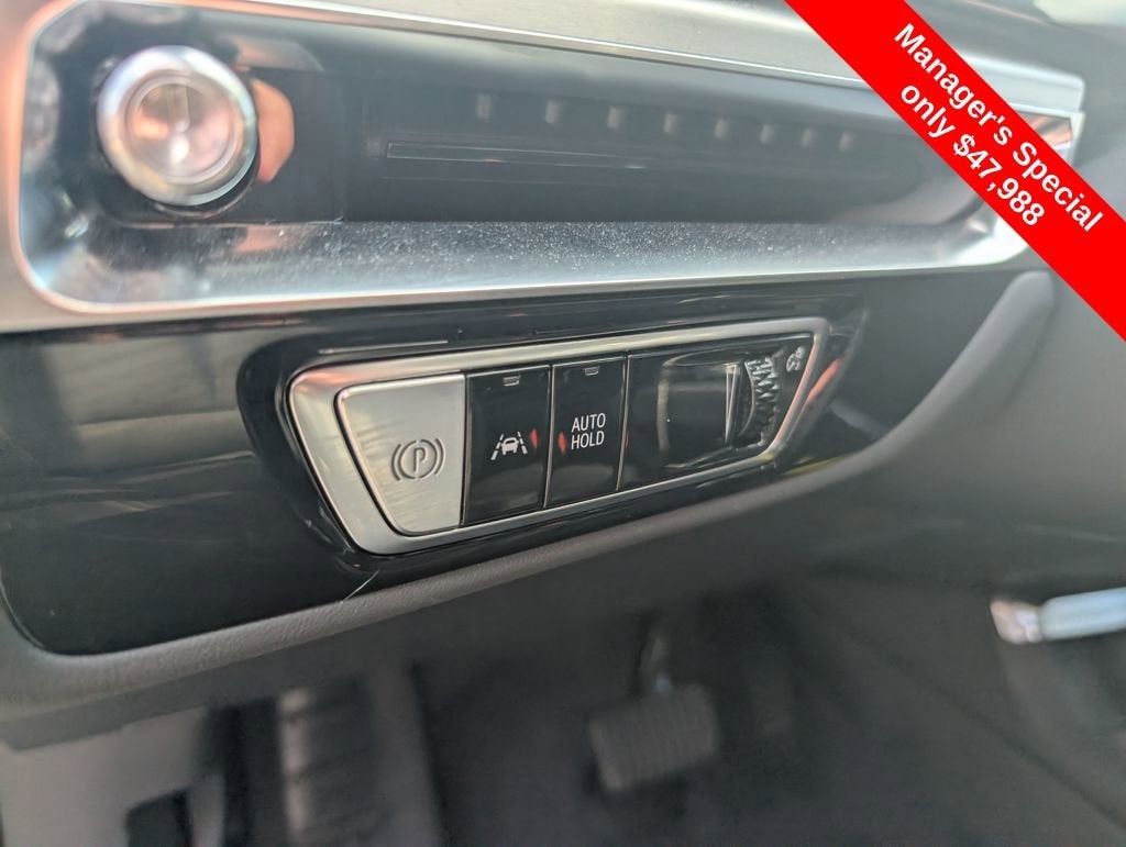 2025 Cadillac LYRIQ Luxury 3