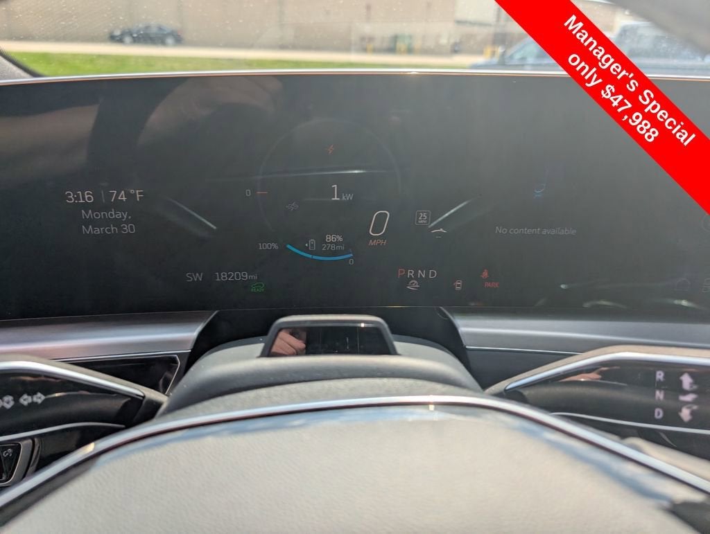 2025 Cadillac LYRIQ Luxury 3