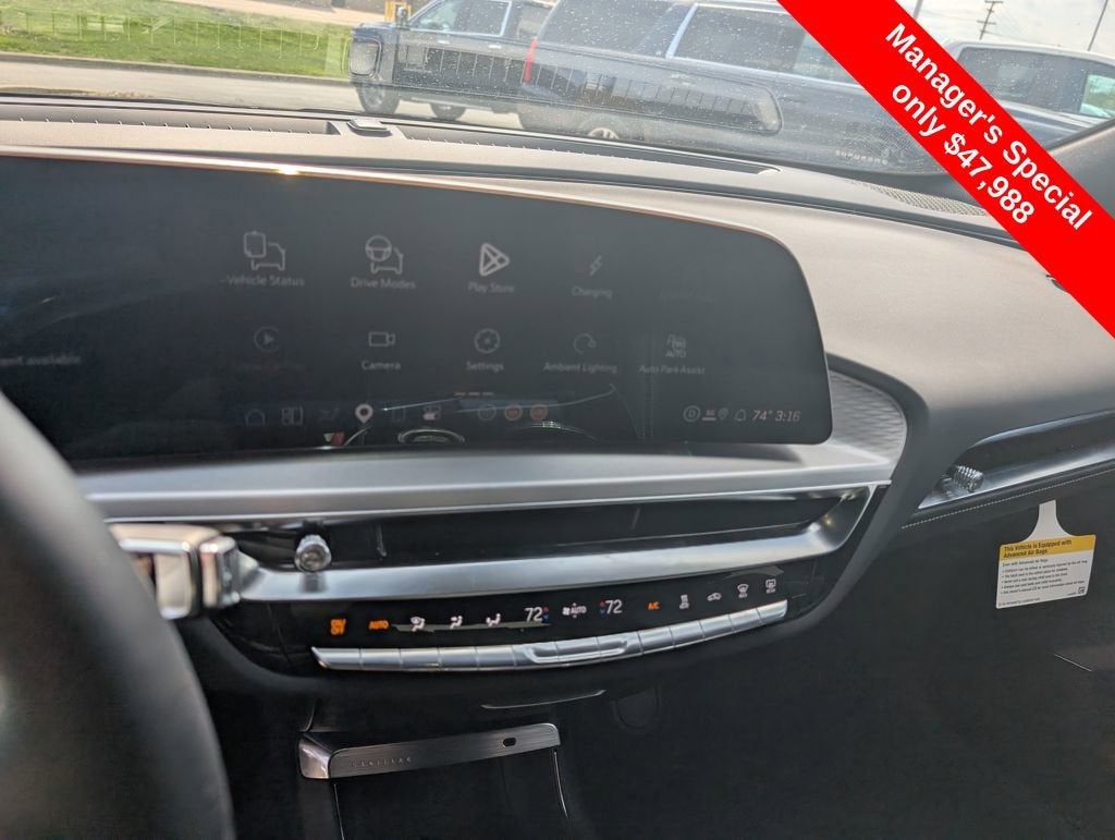 2025 Cadillac LYRIQ Luxury 3