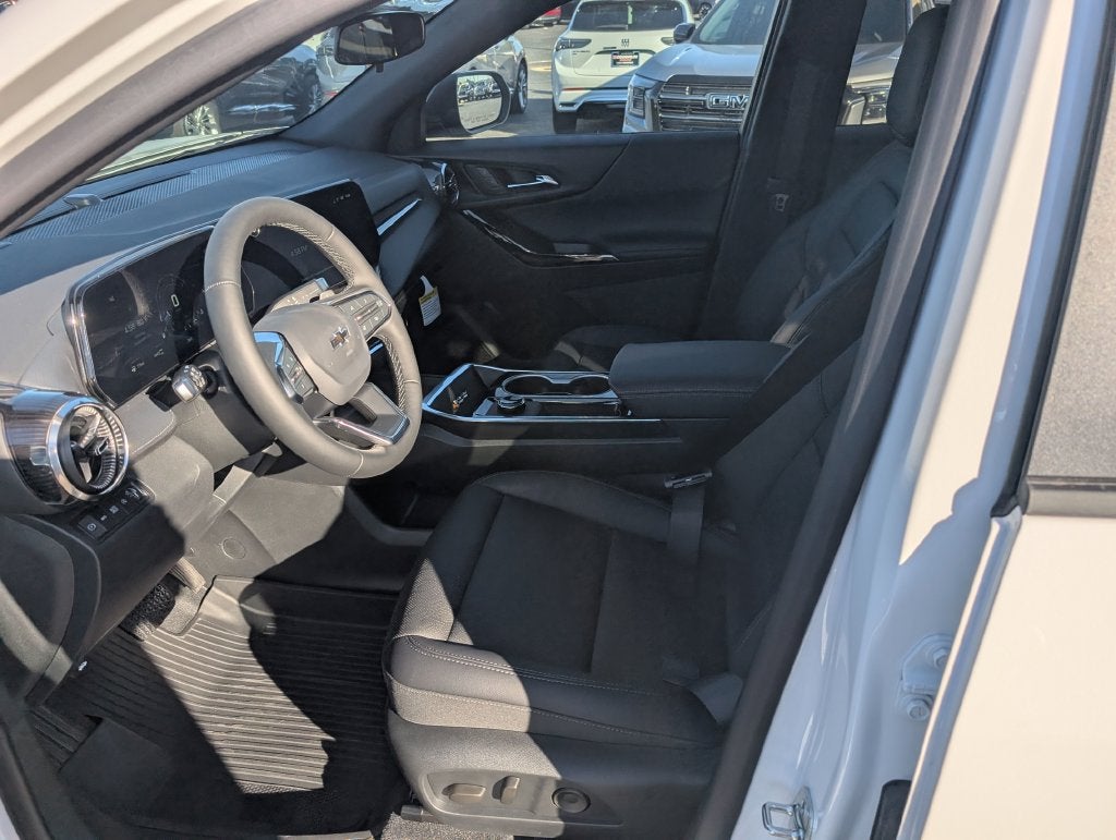 2027 Chevrolet Equinox LT - Photo 12