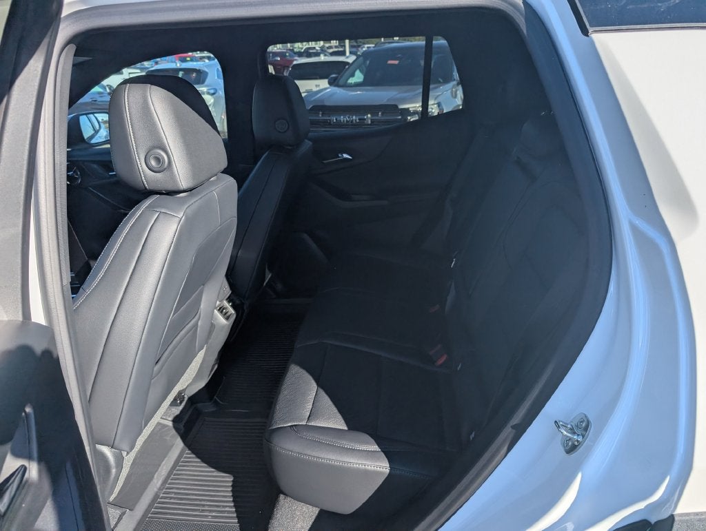 2027 Chevrolet Equinox LT - Photo 9