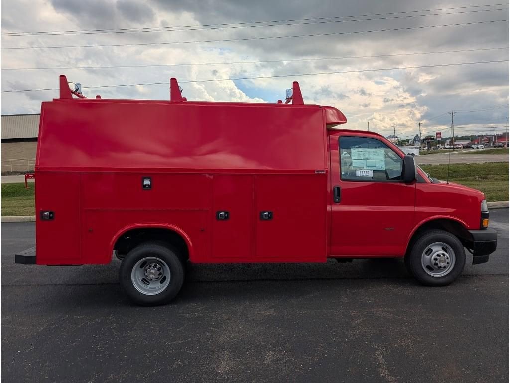 2025 Chevrolet Express Cutaway 3500 1WT