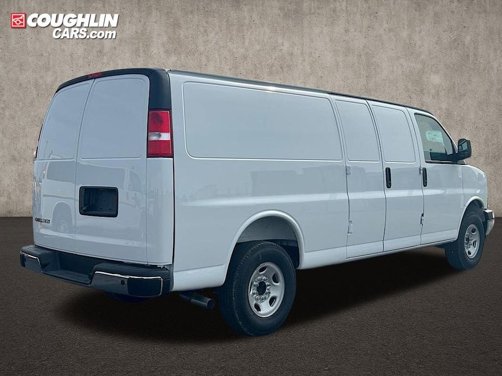 2025 Chevrolet Express Cargo 3500 WT