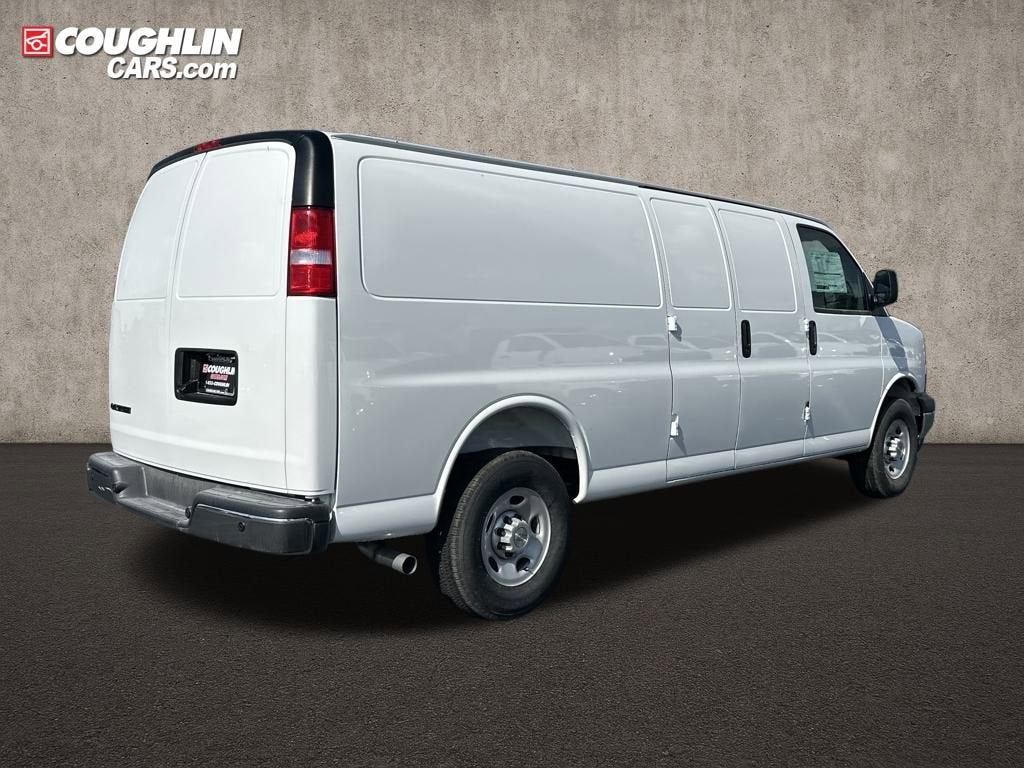 2025 Chevrolet Express Cargo 3500 WT