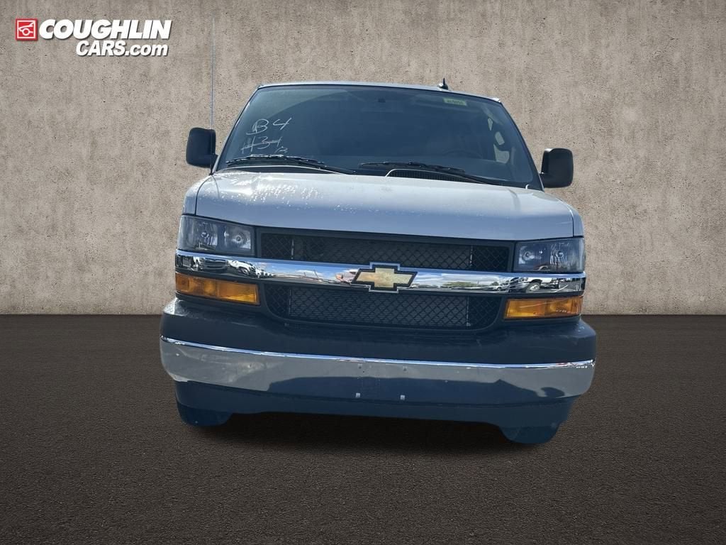 2025 Chevrolet Express Cargo 3500 WT