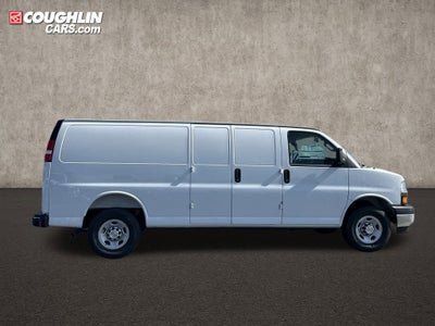 2025 Chevrolet Express Cargo 3500 WT