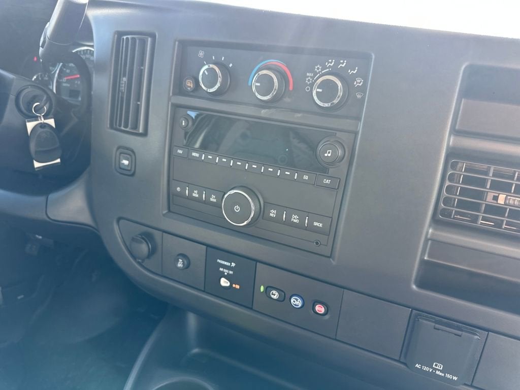 2025 Chevrolet Express Cargo 3500 WT