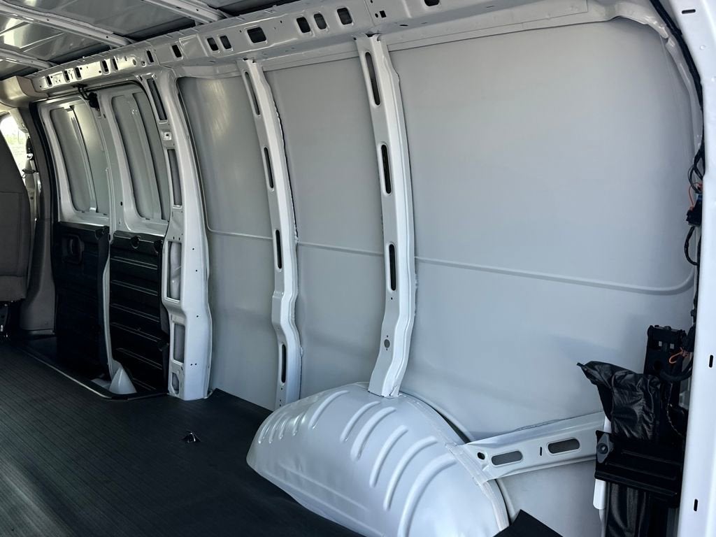 2025 Chevrolet Express Cargo 3500 WT