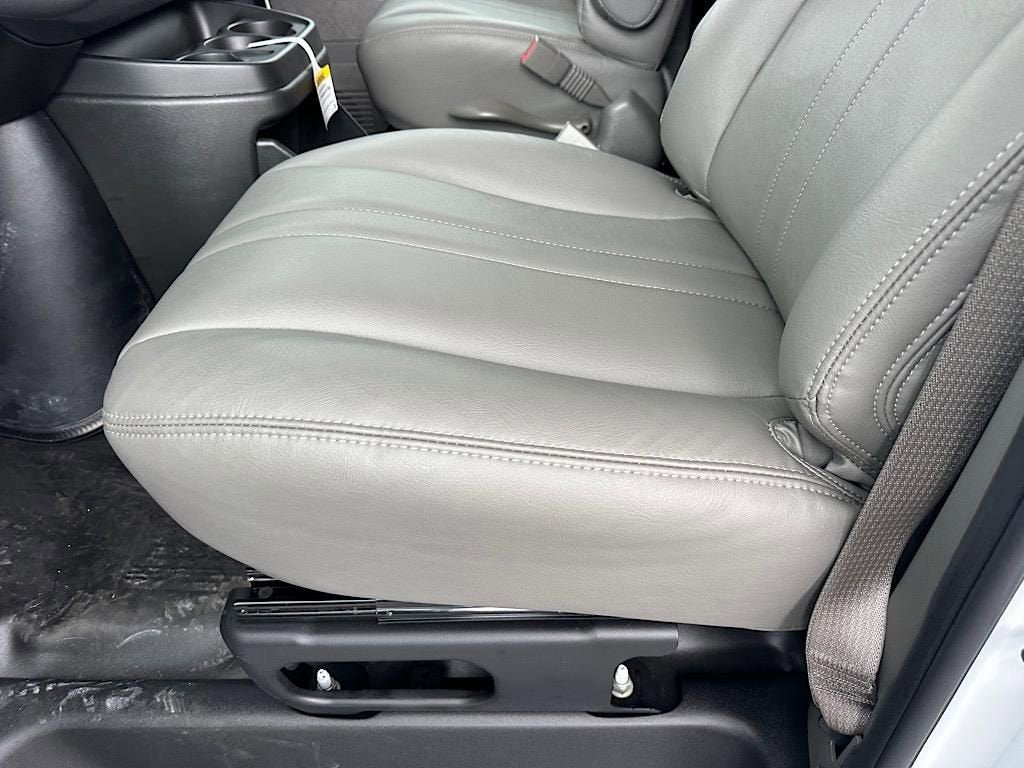 2025 Chevrolet Express Cargo 3500 WT