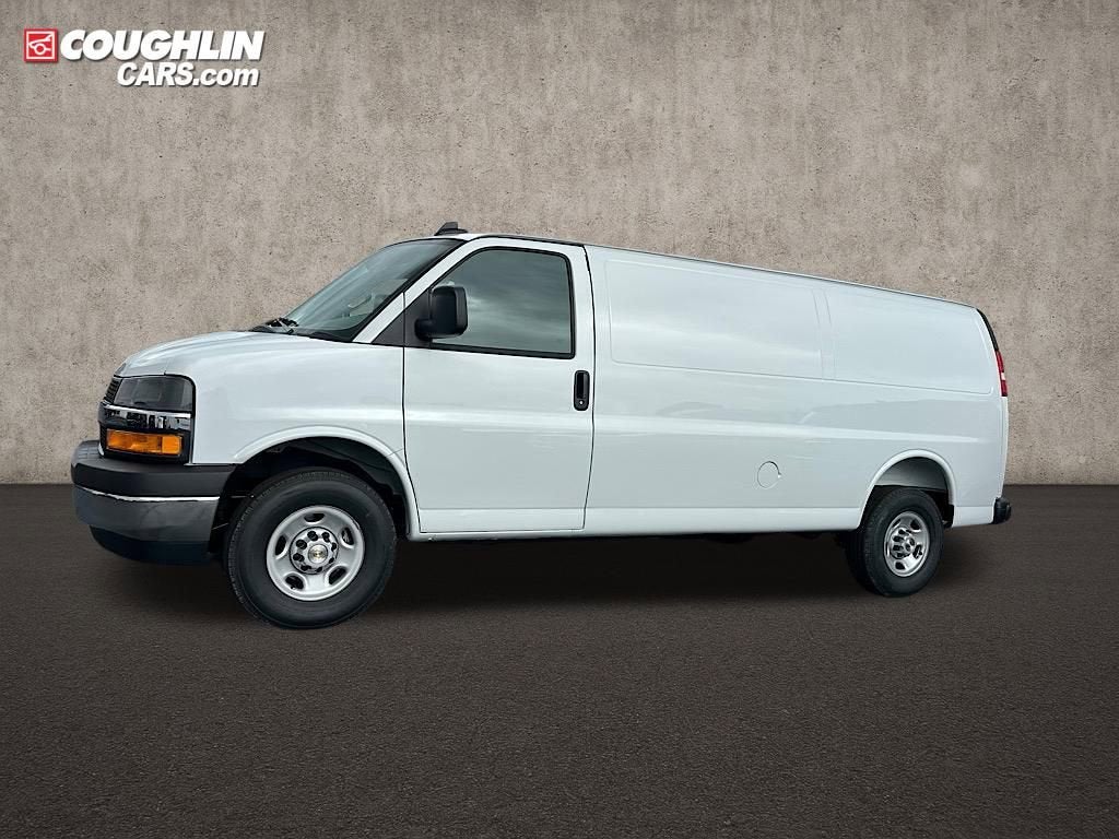 2025 Chevrolet Express Cargo 3500 WT