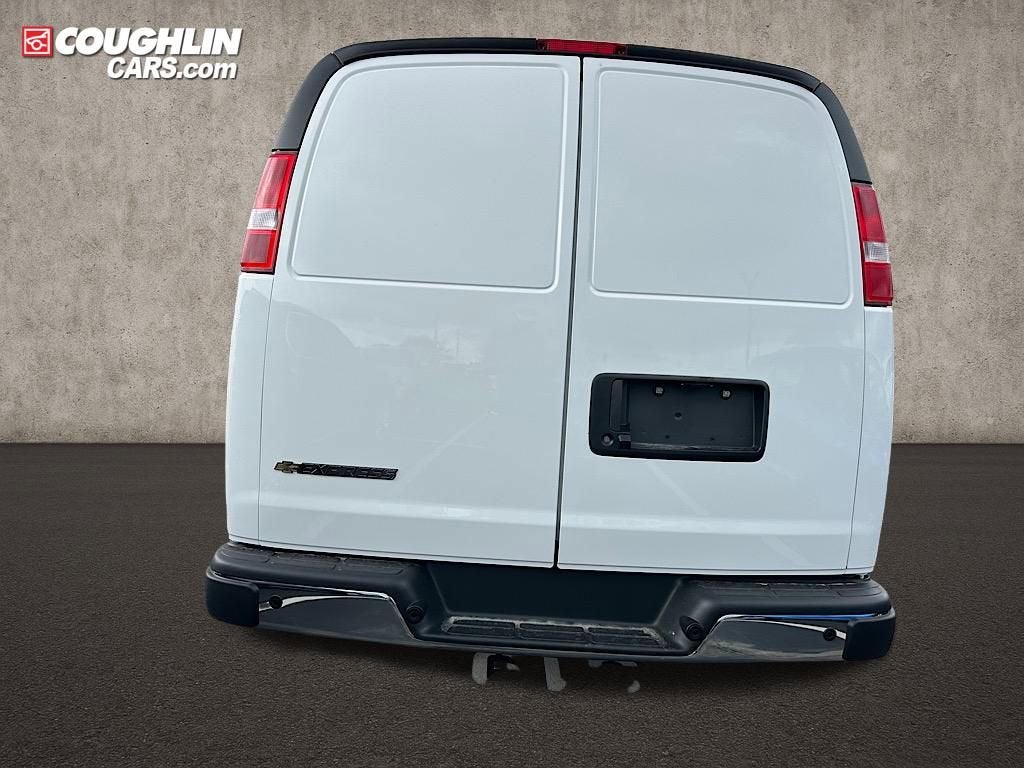 2025 Chevrolet Express Cargo 3500 WT