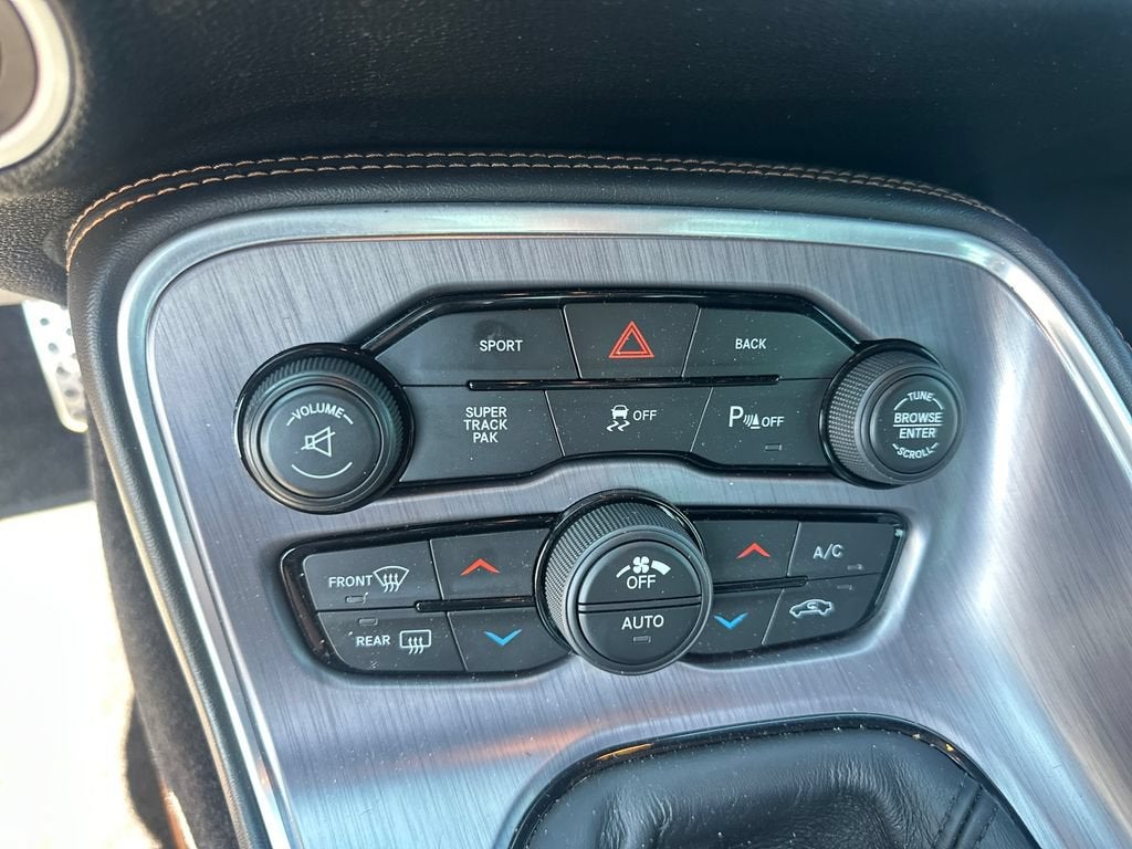 2016 Dodge Challenger 392 Hemi Scat Pack Shaker