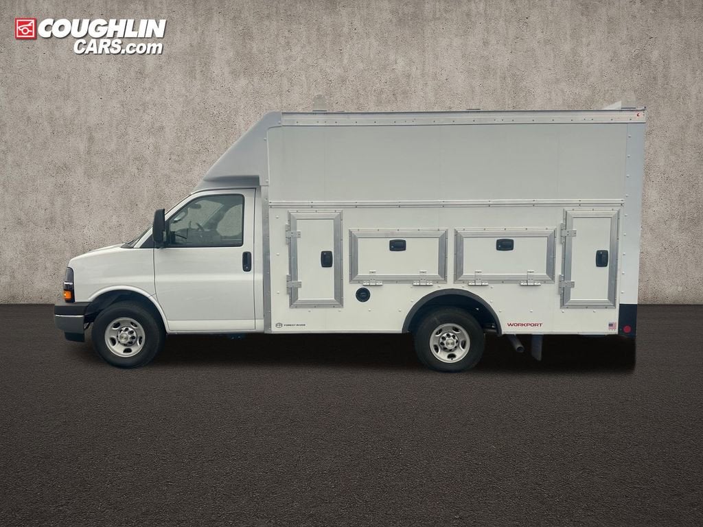 2025 Chevrolet Express Cutaway 3500 1WT