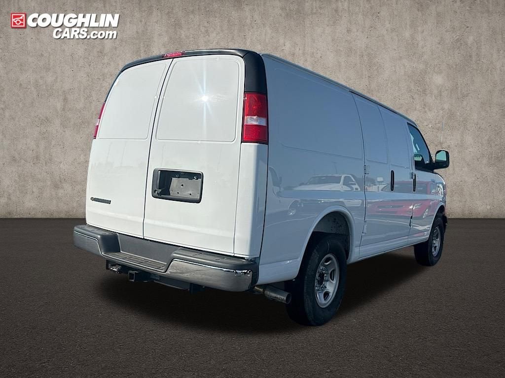 2025 Chevrolet Express Cargo WT