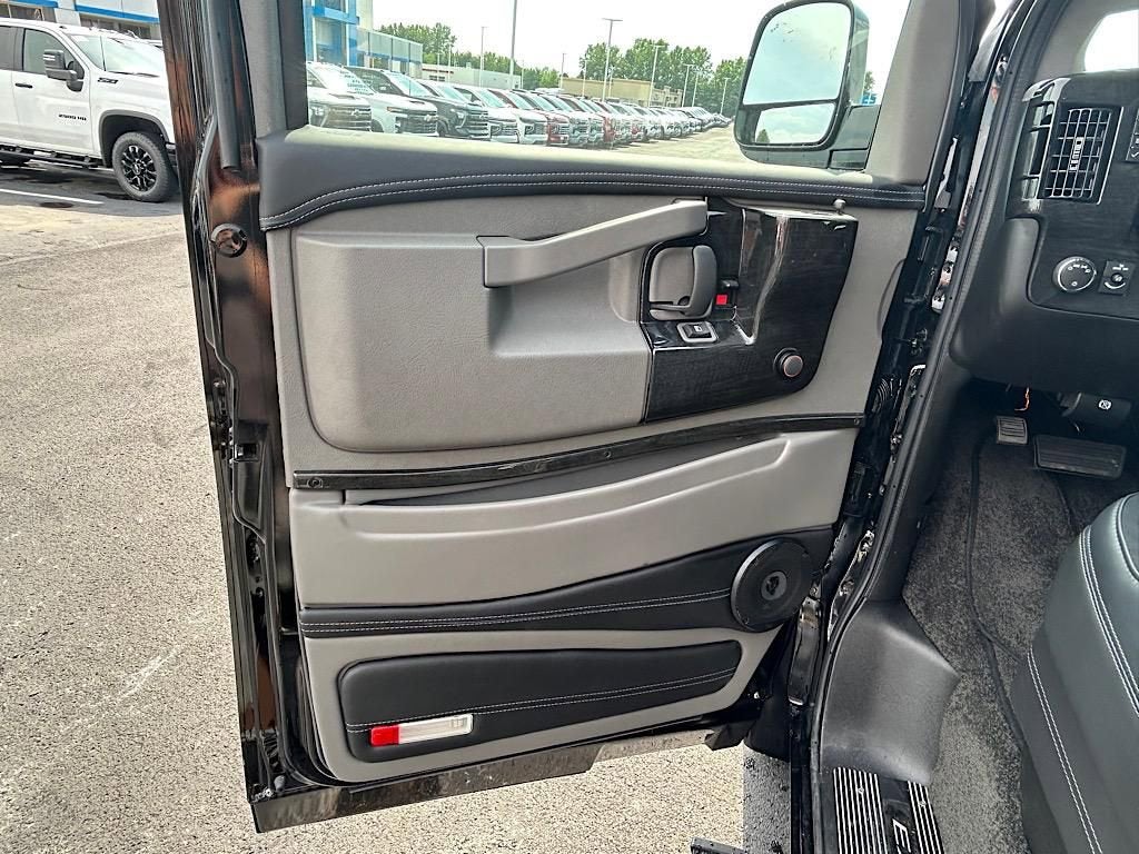 2025 Chevrolet Express Cargo 2500 WT