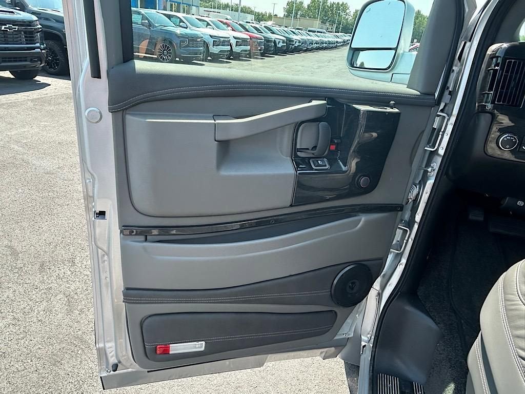 2025 Chevrolet Express Cargo 2500 WT