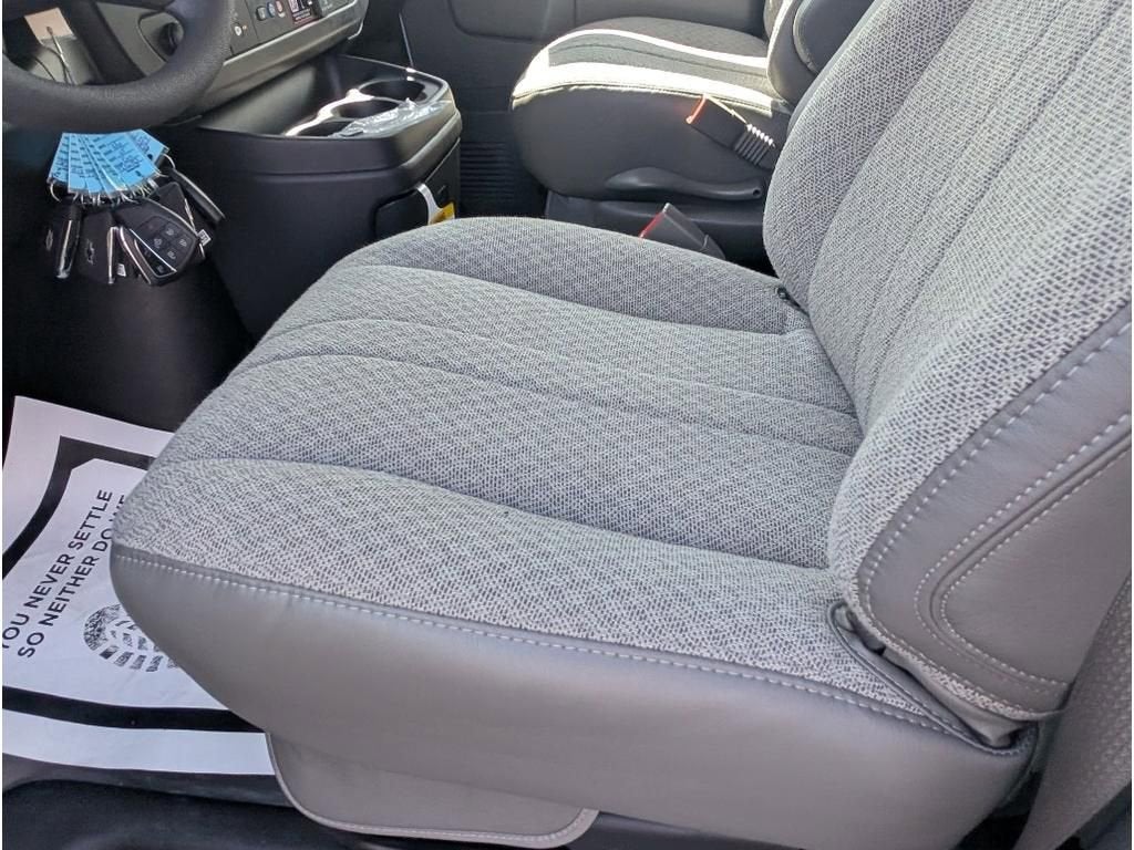 2025 Chevrolet Express Cargo 3500 WT