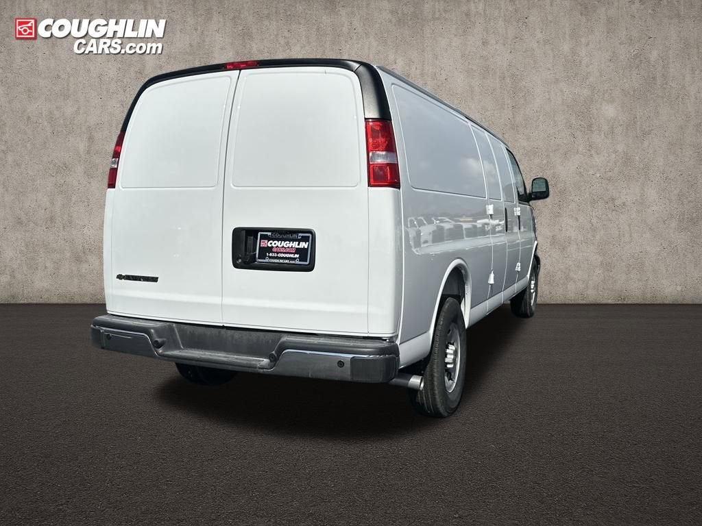 2025 Chevrolet Express Cargo WT