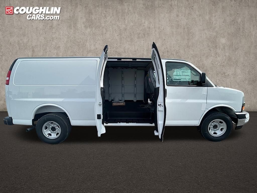 2025 Chevrolet Express Cargo WT