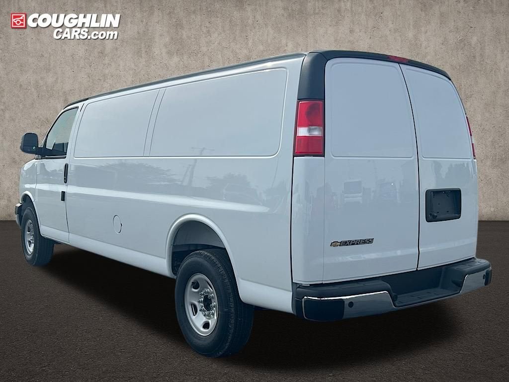 2025 Chevrolet Express Cargo WT