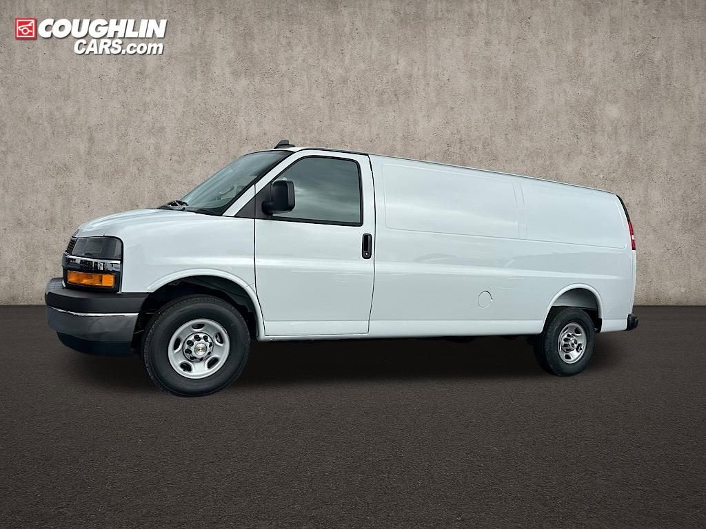 2025 Chevrolet Express Cargo WT