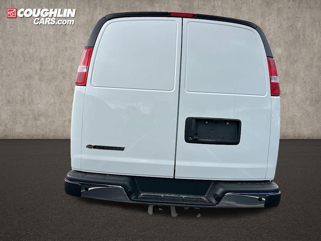 2025 Chevrolet Express Cargo WT