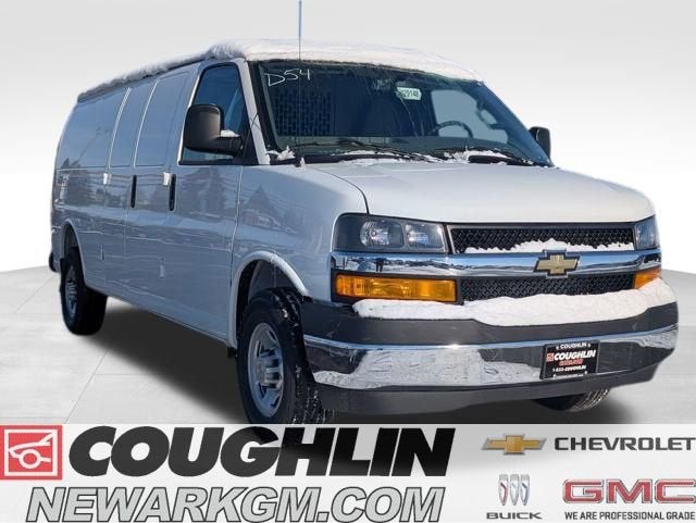 2025 Chevrolet Express Cargo 3500 WT