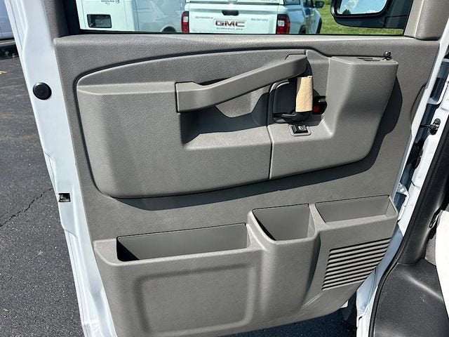 2025 Chevrolet Express Cargo 3500 WT